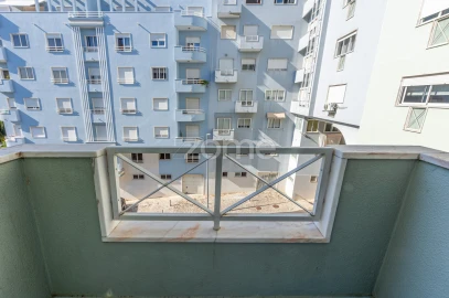 Apartamento T3 para Arrendamento em Ramada e Caneças