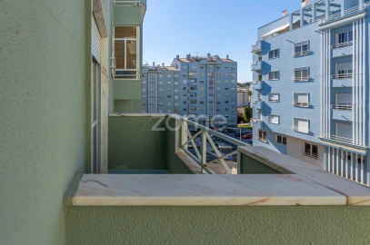 Apartamento T3 para Arrendamento em Ramada e Caneças