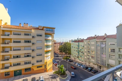 Apartamento T3 para Arrendamento em Ramada e Caneças