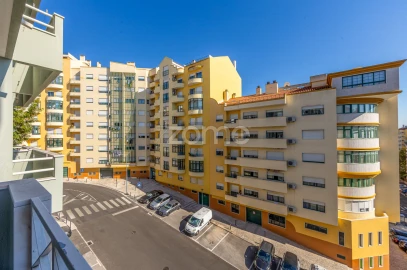 Apartamento T3 para Arrendamento em Ramada e Caneças
