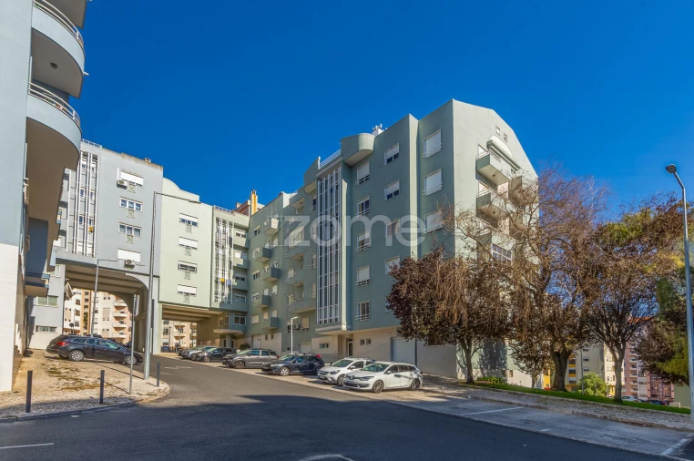 Apartamento T3 para Arrendamento em Ramada e Caneças Foto 2