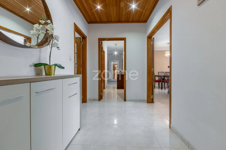 Apartamento T3 para Arrendamento em Ramada e Caneças Foto 7