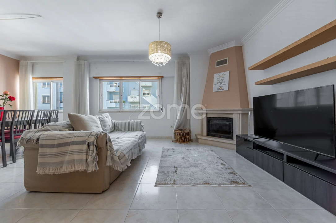 Apartamento T3 para Arrendamento em Ramada e Caneças Foto 1