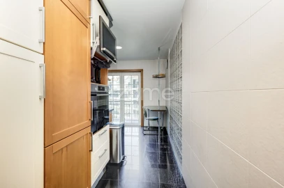 Apartamento T2 para Arrendamento em Carcavelos e Parede