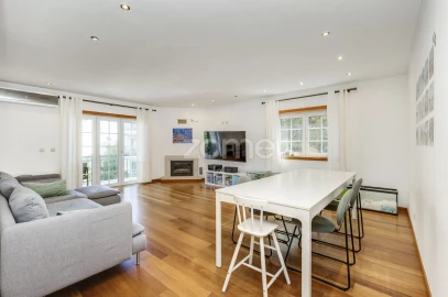 Apartamento T2 para Arrendamento em Carcavelos e Parede