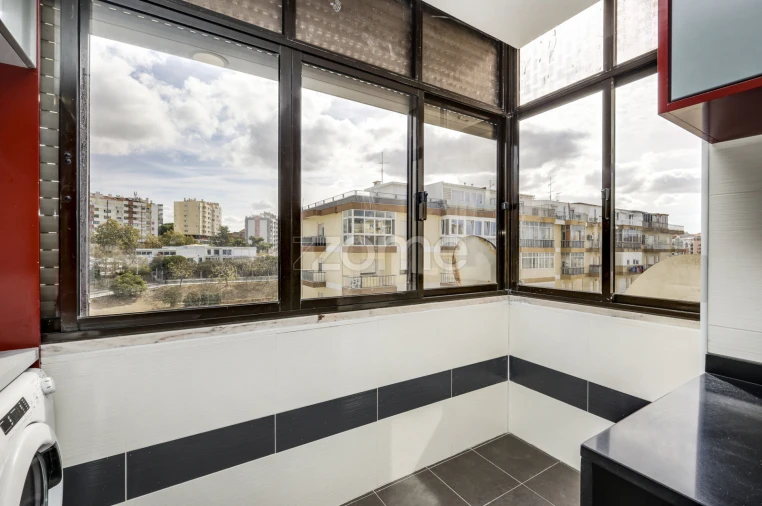 Apartamento T3 para Venda em Almada, Cova da Piedade, Pragal e Cacilhas Foto 3