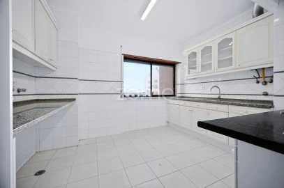 Apartamento T2 para Arrendamento em Algueirão-Mem Martins