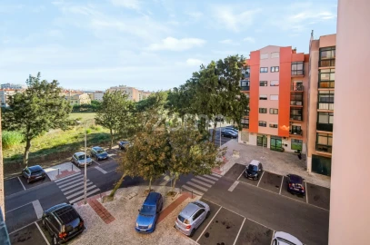 Apartamento T2 para Arrendamento em Algueirão-Mem Martins