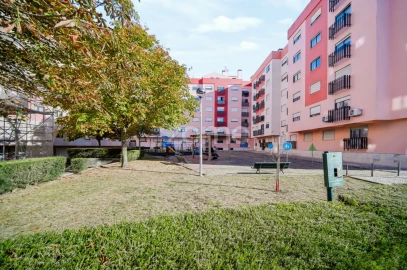Apartamento T2 para Arrendamento em Algueirão-Mem Martins