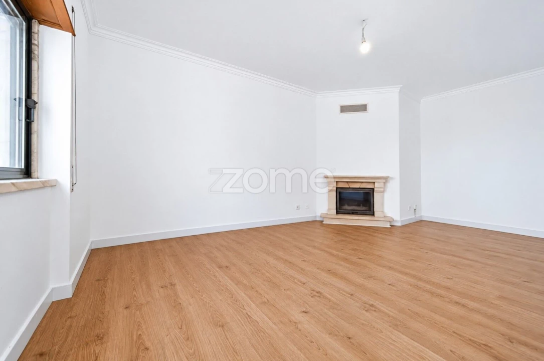Apartamento T2 para Arrendamento em Algueirão-Mem Martins Foto 8