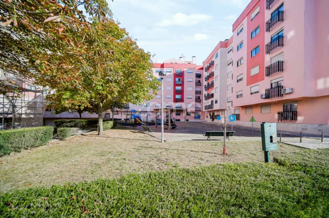 Apartamento T2 para Arrendamento em Algueirão-Mem Martins Foto 2