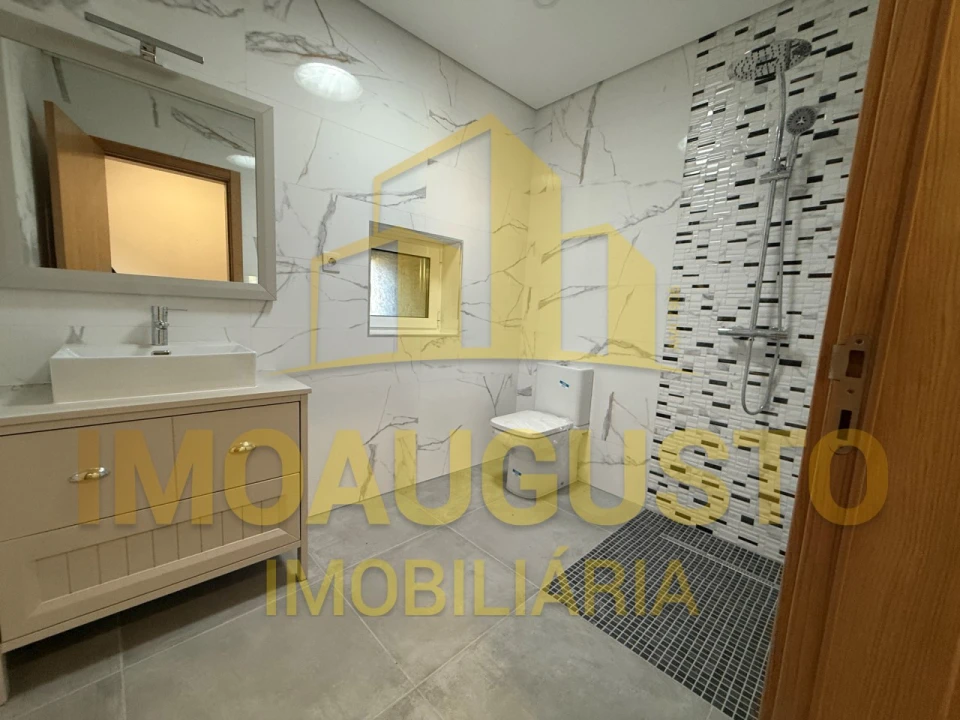 Moradia T4 para Venda em Pera do Moço Foto 33