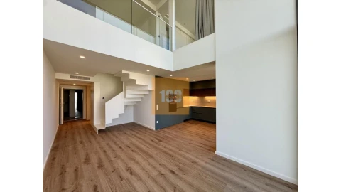Apartamento T2 para Venda em Mafamude e Vilar do Paraíso