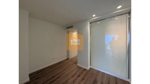 Apartamento T2 para Venda em Mafamude e Vilar do Paraíso
