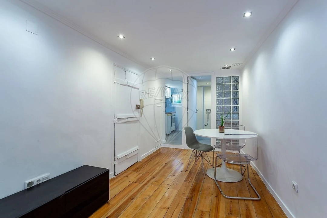 Apartamento T1 para Venda em Santa Maria Maior Foto 9