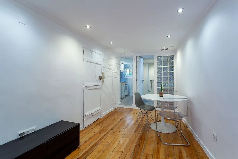Apartamento T1 para Venda em Santa Maria Maior Foto 9