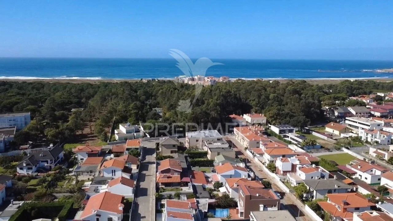 Moradia T4 para Venda em Arvore Foto 32