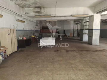 Armazém para Arrendamento em Venteira