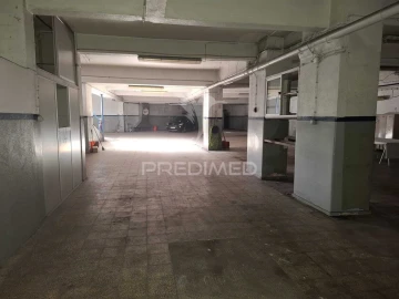 Armazém para Arrendamento em Venteira