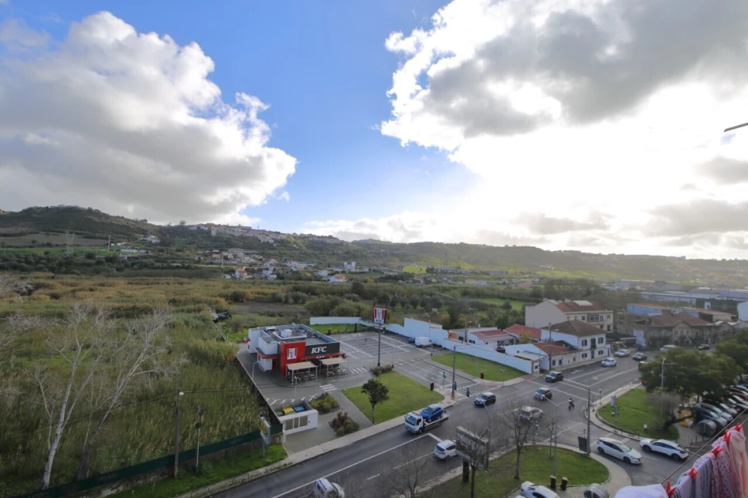 Apartamento T3 para Venda em Santo António dos Cavaleiros e Frielas Foto 4