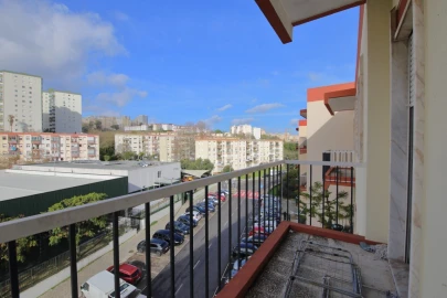 Apartamento T3 para Venda em Santo António dos Cavaleiros e Frielas