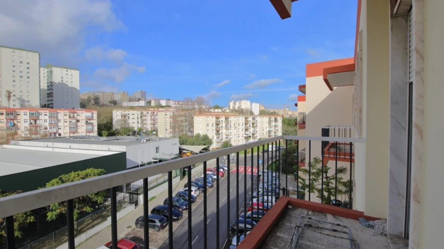 Apartamento T3 para Venda em Santo António dos Cavaleiros e Frielas