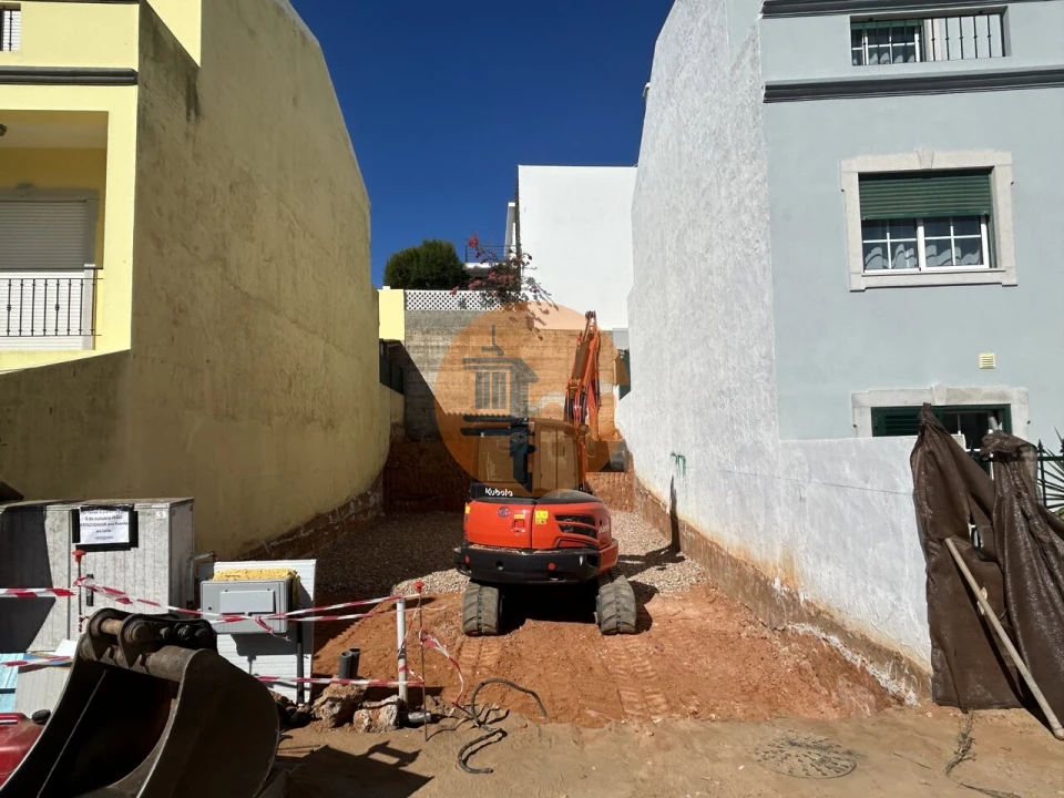 Moradia T4 para Venda em Quelfes Foto 5