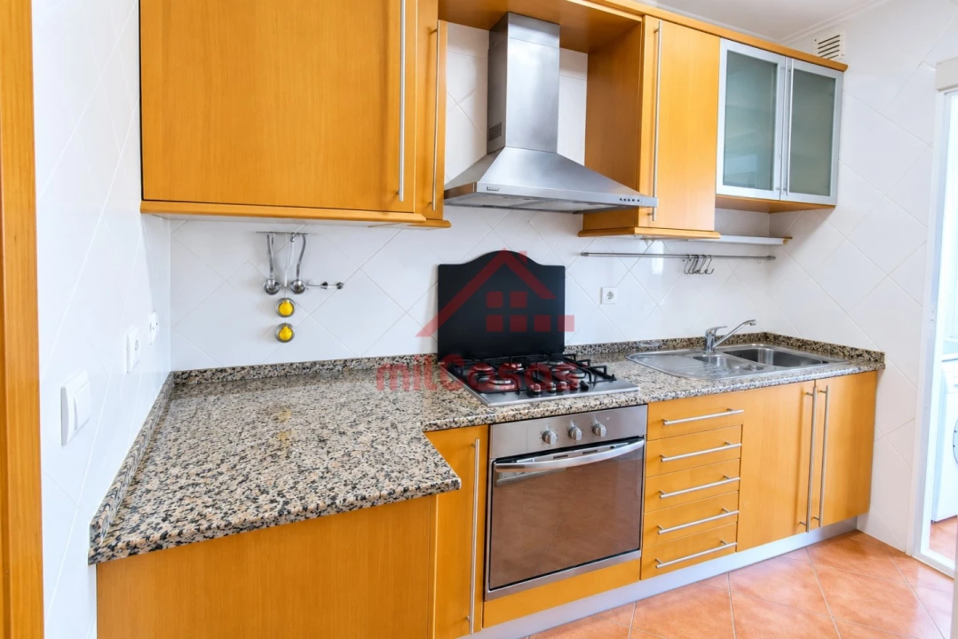 Apartamento T1 para Arrendamento em Santa Maria, São Pedro e Matacães Foto 4