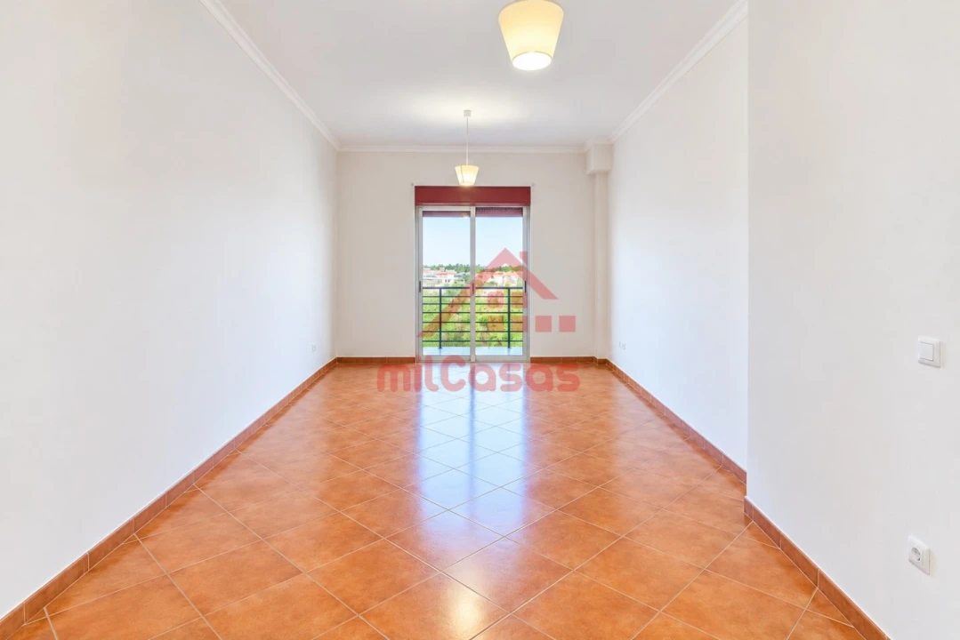 Apartamento T1 para Arrendamento em Santa Maria, São Pedro e Matacães Foto 8