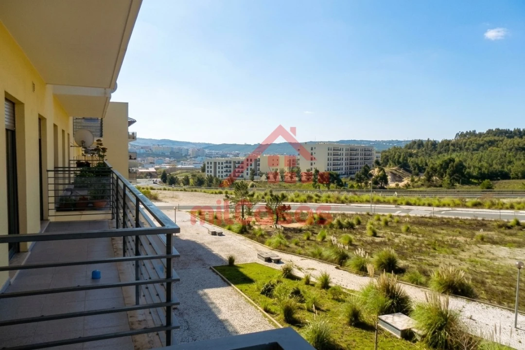 Apartamento T1 para Arrendamento em Santa Maria, São Pedro e Matacães Foto 11