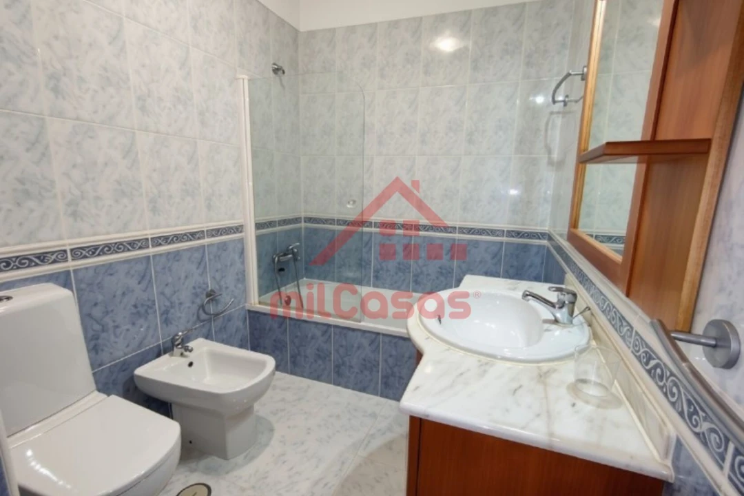 Apartamento T1 para Arrendamento em Santa Maria, São Pedro e Matacães Foto 16