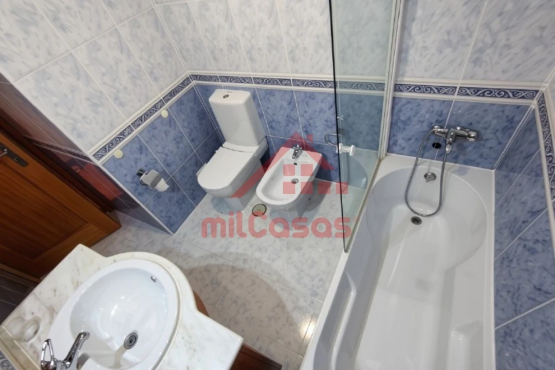 Apartamento T1 para Arrendamento em Santa Maria, São Pedro e Matacães Foto 17