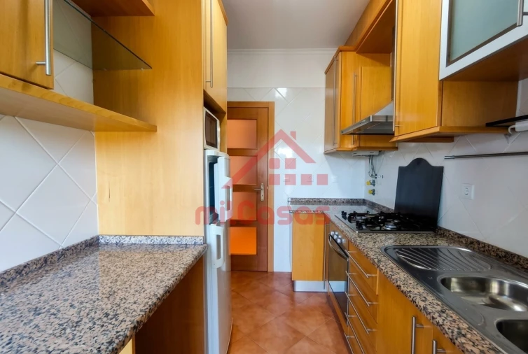 Apartamento T1 para Arrendamento em Santa Maria, São Pedro e Matacães Foto 5