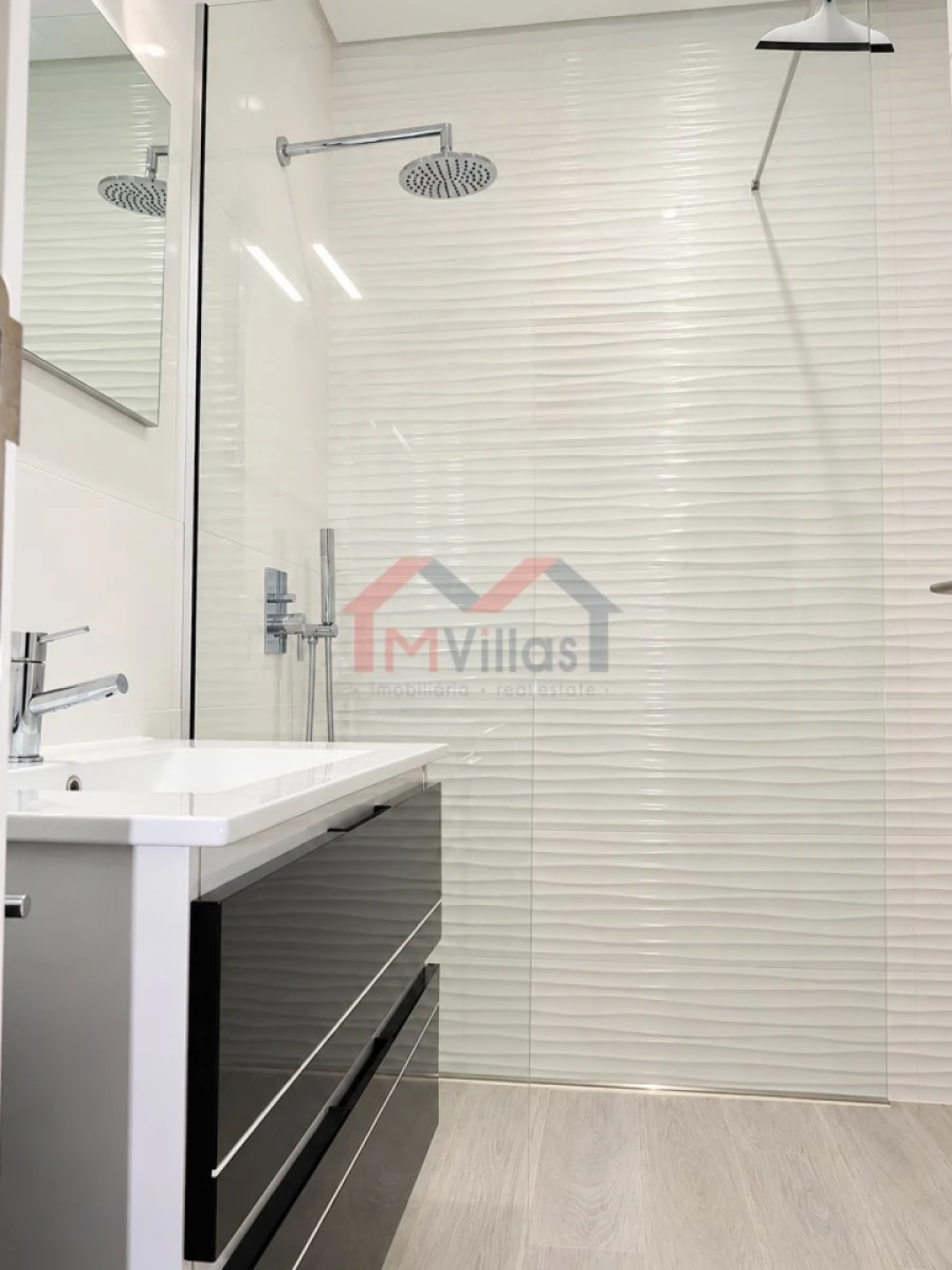 Moradia T4 para Venda em Pechão Foto 15
