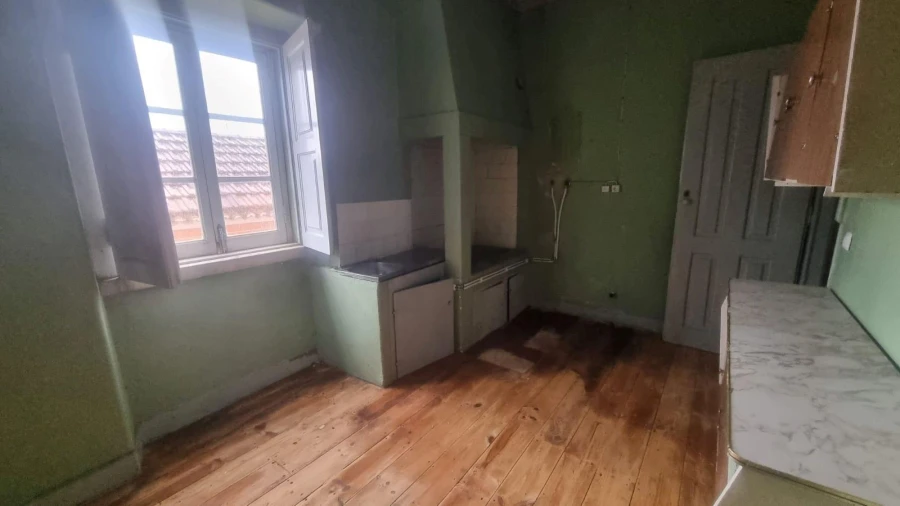 Apartamento T4 para Venda em Alcoentre Foto 11
