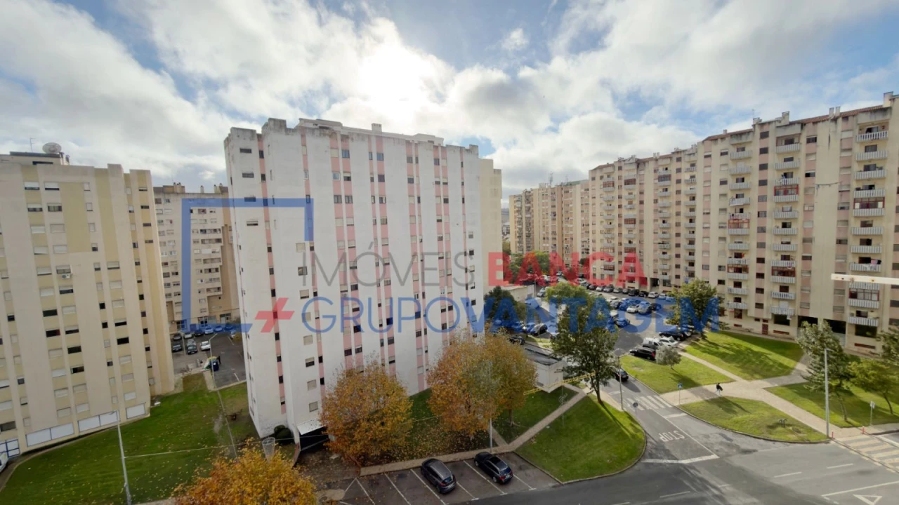 Apartamento T3 para Venda em Carregado e Cadafais Foto 15