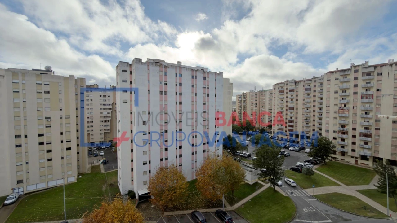 Apartamento T3 para Venda em Carregado e Cadafais Foto 18