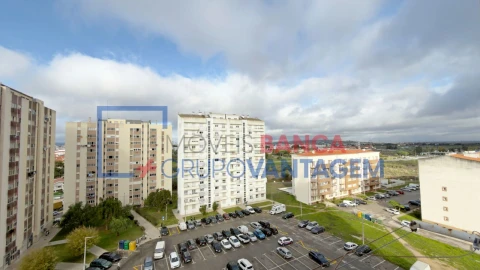 Apartamento T3 para Venda em Carregado e Cadafais