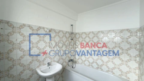 Apartamento T3 para Venda em Carregado e Cadafais