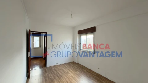 Apartamento T3 para Venda em Carregado e Cadafais