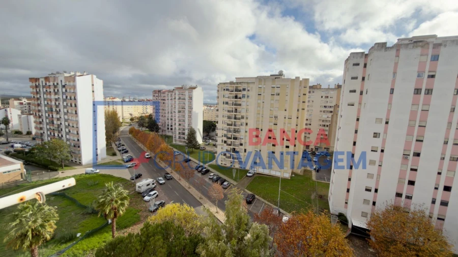 Apartamento T3 para Venda em Carregado e Cadafais Foto 16