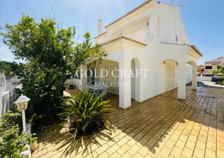 Moradia T4 para Venda em Alvor Foto 3