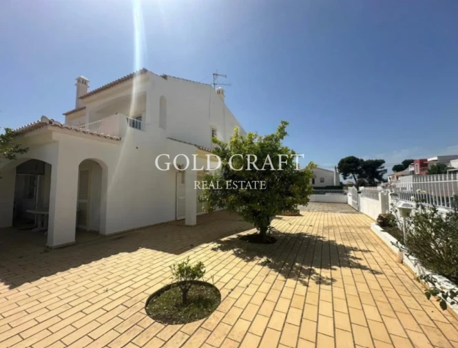 Moradia T4 para Venda em Alvor Foto 2