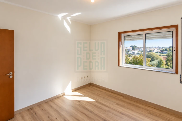 Apartamento T2 para Venda em Meixomil Foto 16