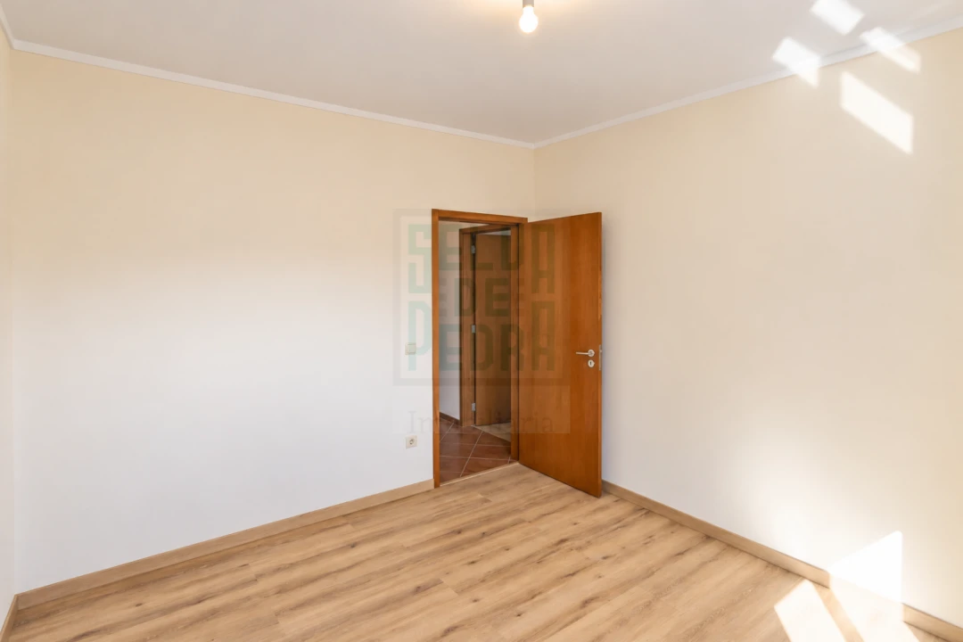 Apartamento T2 para Venda em Meixomil Foto 15