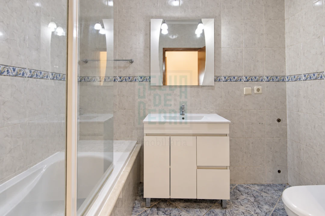 Apartamento T2 para Venda em Meixomil Foto 18