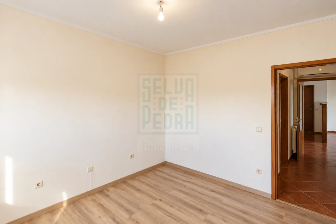 Apartamento T2 para Venda em Meixomil Foto 14