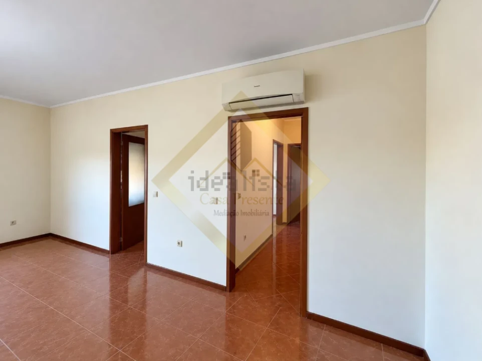 Apartamento T2 para Venda em Ferreira Foto 5