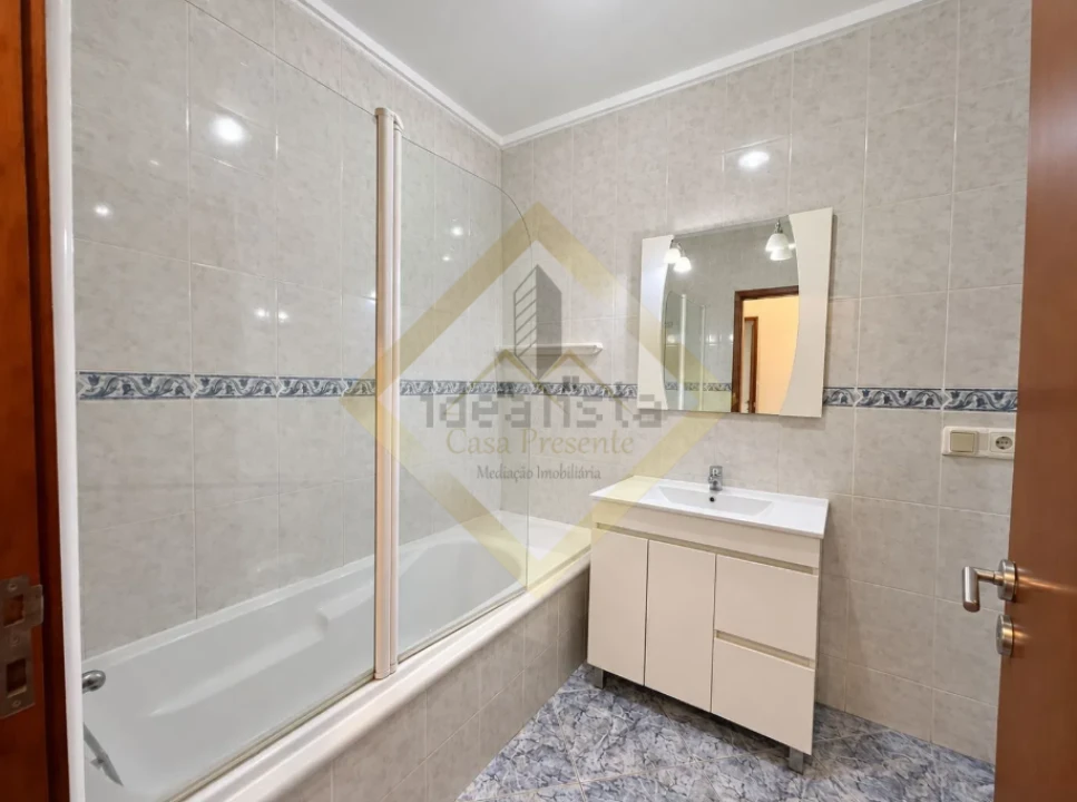 Apartamento T2 para Venda em Ferreira Foto 11