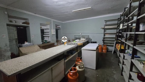 Loja para Venda em Aldeia do Bispo, Águas e Aldeia de João Pires